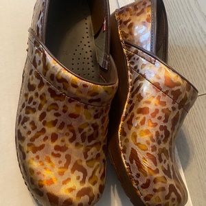 Sanita clogs- leopard